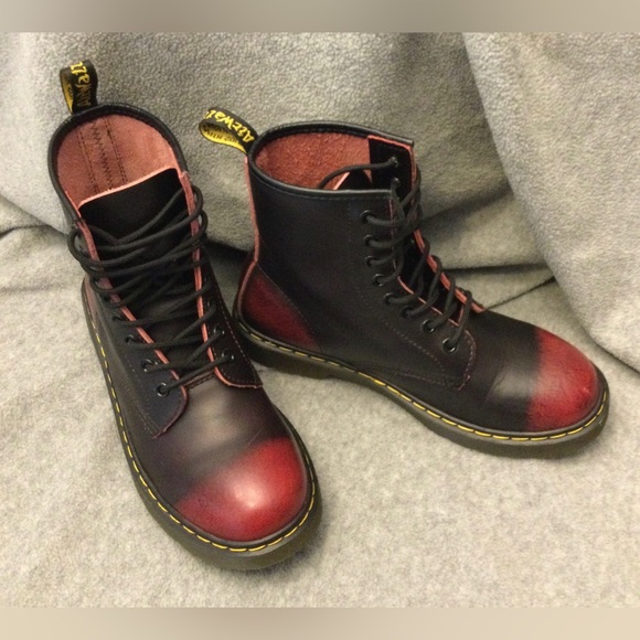 Dr. Martens Shoes - Doc Martens 1460 Smooth Leather Oxblood fade style